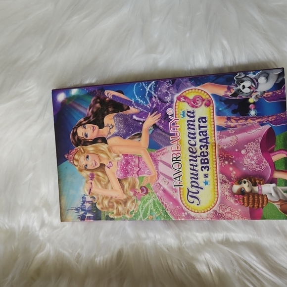 favor beauty Other - Colorful Princesses Eyeshadow Pallet.